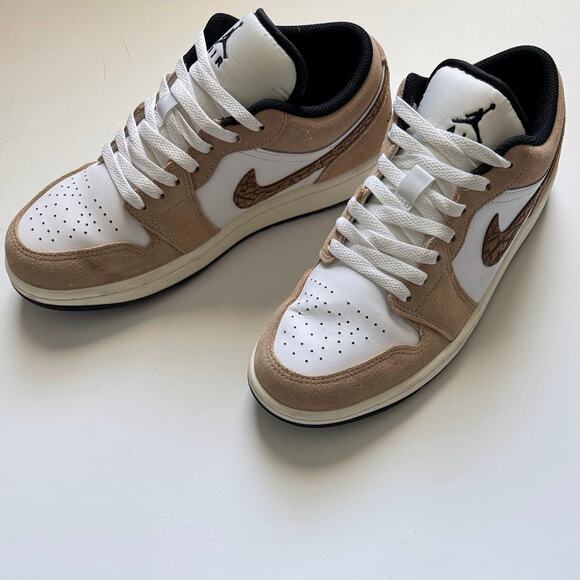 AIR JORDAN 1 LOW SE Size US Men 8/ Women 9.5 - Picture 7 of 9